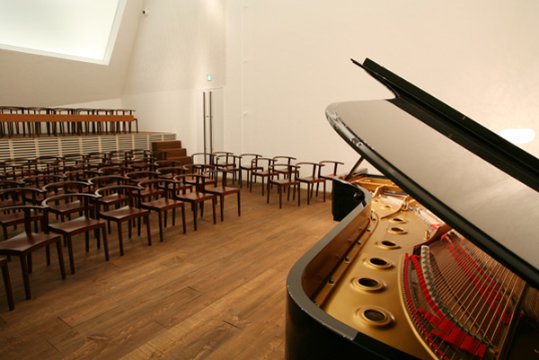 image_b04